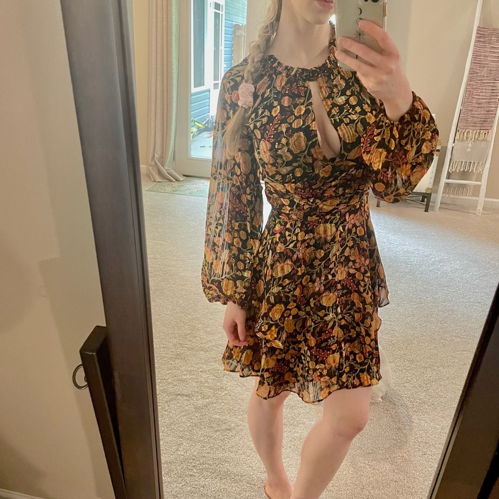 MOVING SALE 📦🚛❕MINKPINK keyhole mini dress